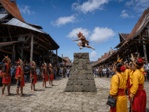 Read more about the article Maniamölö Fest 2026: Ketika Desa Adat Hilisimaetanö Membuka Ingatan Nias Selatan